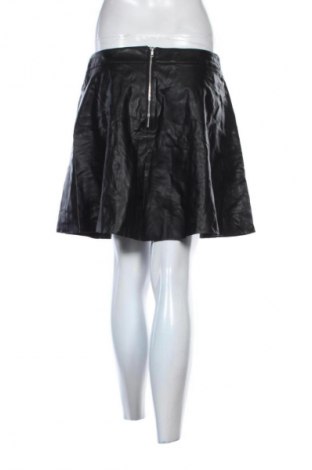 Кожена пола H&M Divided, Размер L, Цвят Черен, Цена 10,99 лв.