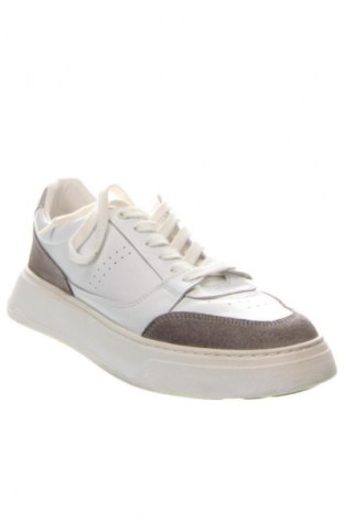 Férfi cipők
 Aada Studios, Méret 43, Szín Fehér, Ár 29 199 Ft