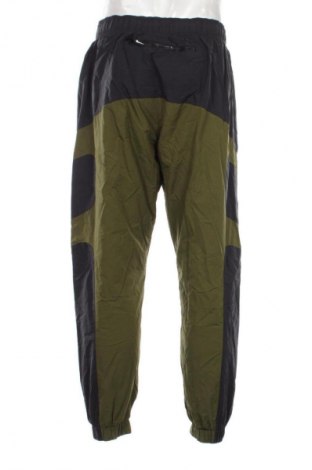 Pantaloni de bărbați Nike, Mărime M, Culoare Multicolor, Preț 154,99 Lei