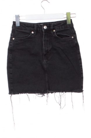 Пола Bershka, Размер XS, Цвят Черен, Цена 14,99 лв.