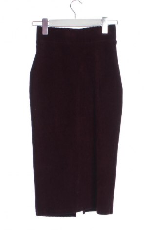 Пола Bershka, Размер XS, Цвят Червен, Цена 23,00 лв.