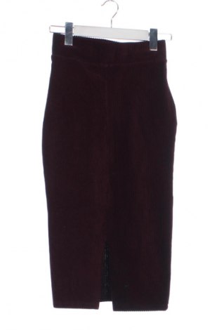 Пола Bershka, Размер XS, Цвят Червен, Цена 23,00 лв.