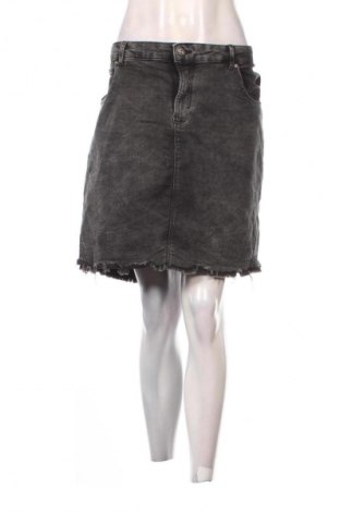 Пола Clockhouse, Размер 3XL, Цвят Черен, Цена 13,99 лв.