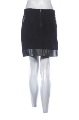 Rock Emporio Armani, Größe M, Farbe Schwarz, Preis 62,92 €