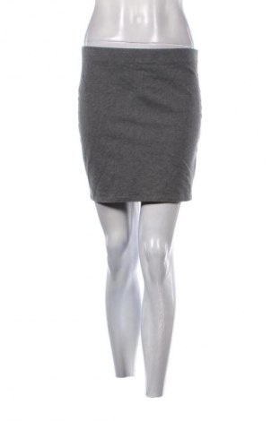 Пола Fb Sister, Размер L, Цвят Сив, Цена 19,04 лв.