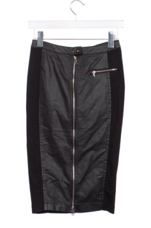 Пола Guess, Размер XS, Цвят Черен, Цена 73,99 лв.