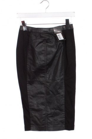 Пола Guess, Размер XS, Цвят Черен, Цена 73,99 лв.