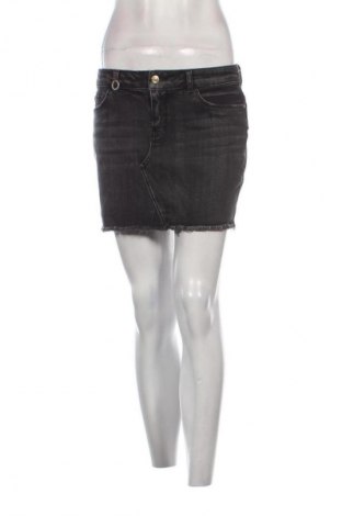 Пола ONLY, Размер L, Цвят Черен, Цена 16,99 лв.