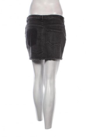 Пола ONLY, Размер L, Цвят Черен, Цена 16,99 лв.