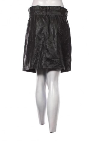 Пола ONLY, Размер XL, Цвят Черен, Цена 17,99 лв.