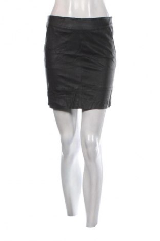 Пола ONLY, Размер M, Цвят Черен, Цена 4,60 €