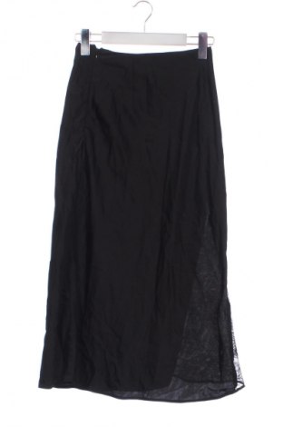 Пола Reserved, Размер XXS, Цвят Черен, Цена 23,00 лв.