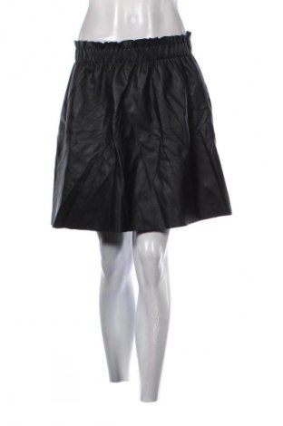 Пола VILA, Размер L, Цвят Черен, Цена 19,55 лв.