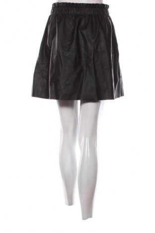 Пола VILA, Размер S, Цвят Черен, Цена 19,58 лв.