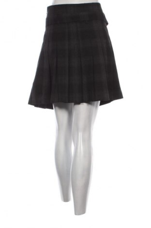 Пола Yessica, Размер M, Цвят Многоцветен, Цена 8,99 лв.