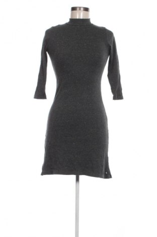 Рокля America Today, Размер S, Цвят Сив, Цена 16,99 лв.