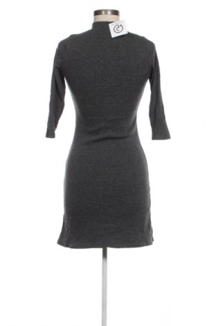 Рокля America Today, Размер S, Цвят Сив, Цена 16,99 лв.