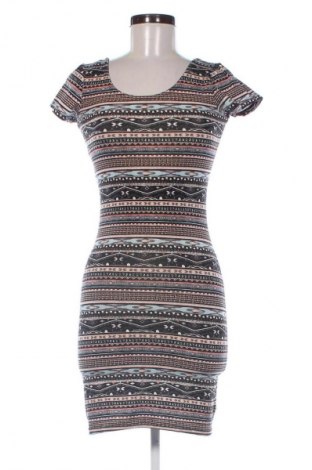 Рокля Basics, Размер M, Цвят Многоцветен, Цена 27,10 лв.