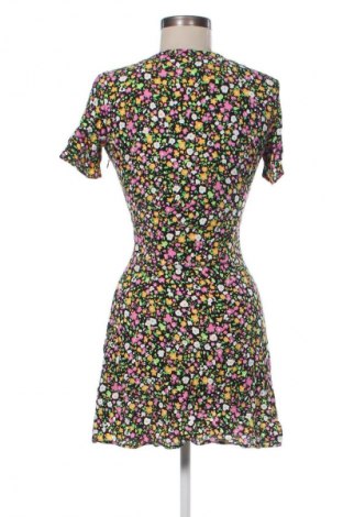 Рокля Bershka, Размер S, Цвят Многоцветен, Цена 39,15 лв.