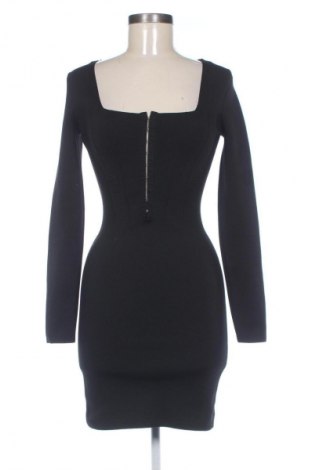 Рокля Bershka, Размер M, Цвят Черен, Цена 39,00 лв.