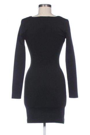 Рокля Bershka, Размер M, Цвят Черен, Цена 39,00 лв.