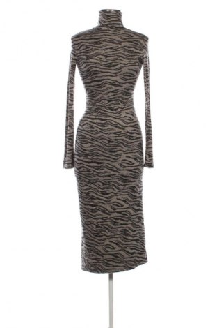 Рокля Bershka, Размер M, Цвят Многоцветен, Цена 6,64 €