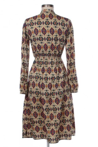 Рокля Boohoo, Размер S, Цвят Многоцветен, Цена 39,03 лв.