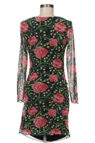 Рокля Desigual, Размер M, Цвят Многоцветен, Цена 189,99 лв.