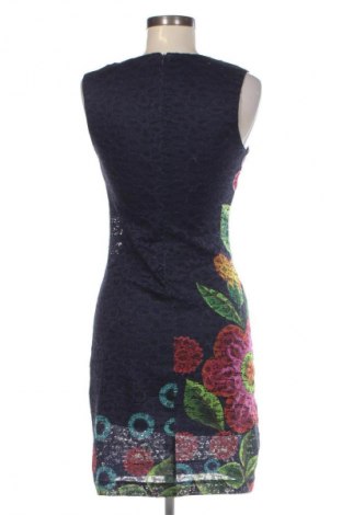 Рокля Desigual, Размер M, Цвят Многоцветен, Цена 82,11 лв.