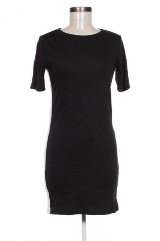 Рокля Distrikt Norrebro, Размер M, Цвят Черен, Цена 19,99 лв.