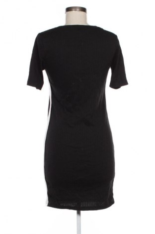 Рокля Distrikt Norrebro, Размер M, Цвят Черен, Цена 19,99 лв.