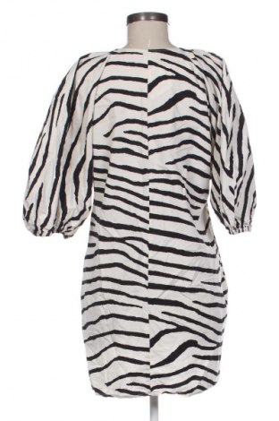 Рокля H&M, Размер M, Цвят Многоцветен, Цена 39,00 лв.