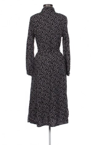 Рокля Monki, Размер M, Цвят Многоцветен, Цена 47,88 лв.