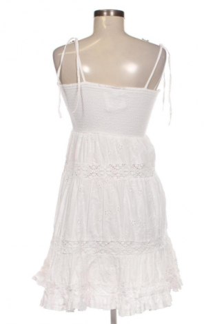 Kleid New Look, Größe S, Farbe Weiß, Preis 20,00 €