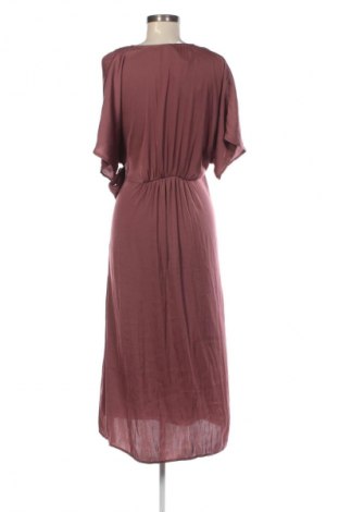 Kleid Oysho, Größe XS, Farbe Aschrosa, Preis 55,24 €