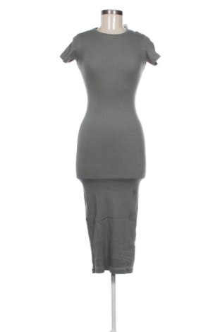 Рокля Pull&Bear, Размер S, Цвят Зелен, Цена 62,56 лв.