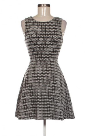 Kleid Pull&Bear, Größe M, Farbe Mehrfarbig, Preis € 9,99