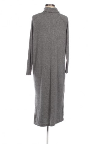 Sukienka Reserved, Rozmiar M, Kolor Szary, Cena 89,66 zł