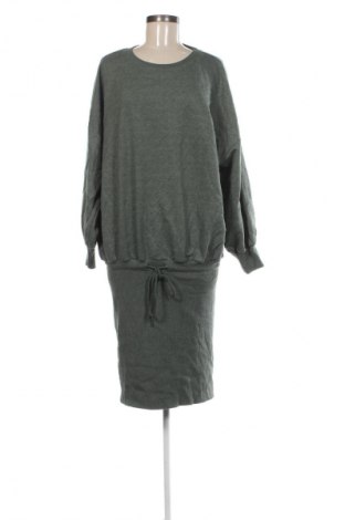 Kleid Reserved, Größe L, Farbe Grün, Preis 15,99 €