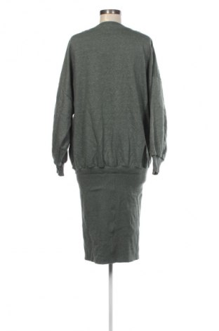 Kleid Reserved, Größe L, Farbe Grün, Preis 15,99 €