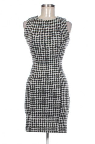 Sukienka Rinascimento, Rozmiar S, Kolor Kolorowy, Cena 146,99 zł