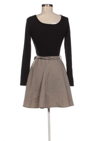 Рокля SHEIN, Размер M, Цвят Многоцветен, Цена 13,99 лв.