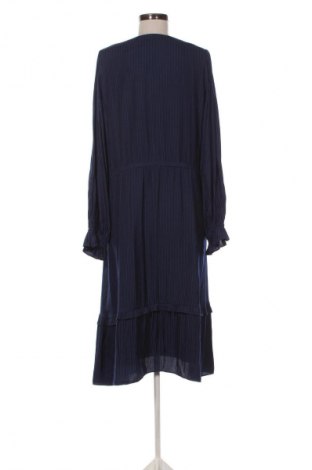 Рокля Selected, Размер M, Цвят Син, Цена 82,22 лв.