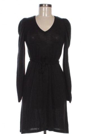 Рокля Sisley, Размер M, Цвят Черен, Цена 33,99 лв.