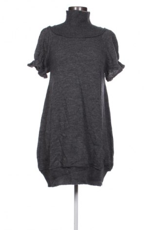 Šaty  Sisley, Velikost M, Barva Šedá, Cena  469,00 Kč