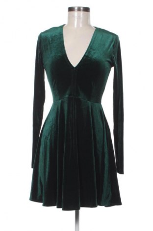 Рокля Stradivarius, Размер M, Цвят Зелен, Цена 6,13 €