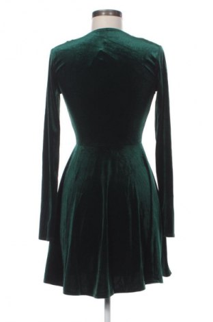 Рокля Stradivarius, Размер M, Цвят Зелен, Цена 6,13 €