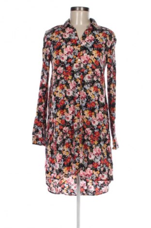 Рокля Stradivarius, Размер M, Цвят Многоцветен, Цена 48,03 лв.