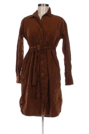 Рокля Uniqlo, Размер S, Цвят Кафяв, Цена 41,47 лв.