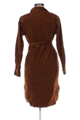 Рокля Uniqlo, Размер S, Цвят Кафяв, Цена 41,47 лв.